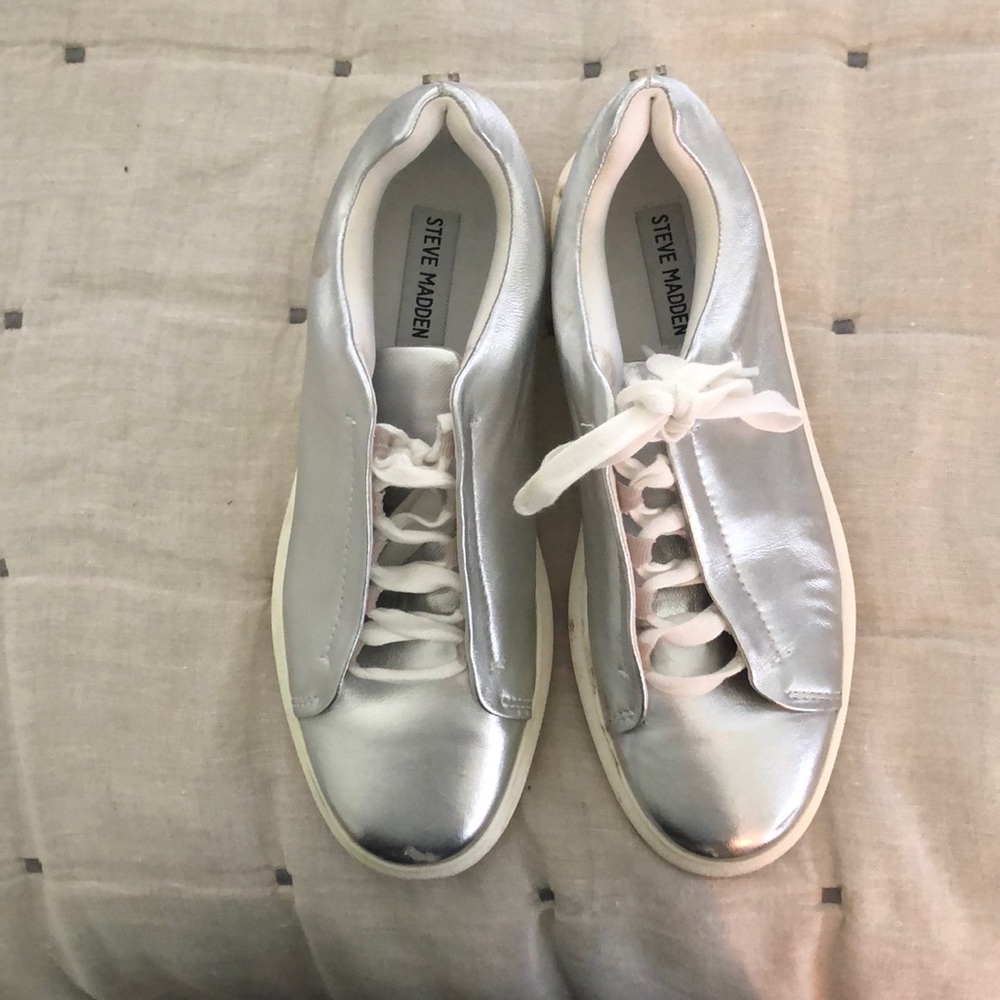 Silver platform Steve Madden sneakers!